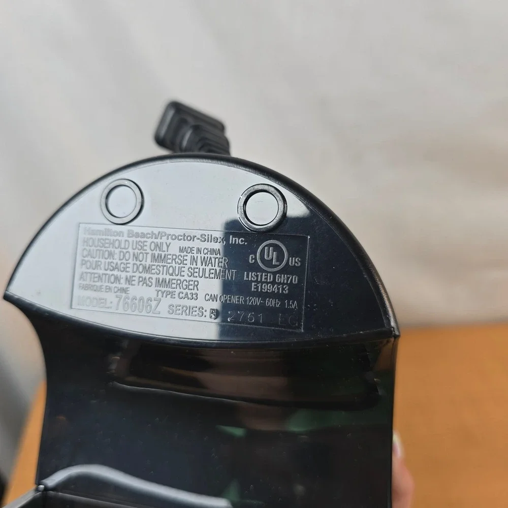 Hamilton Beach Electric Can Opener 76606Z Retractible Cord new, open box Black
